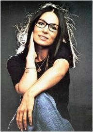 певица Нана Мускури