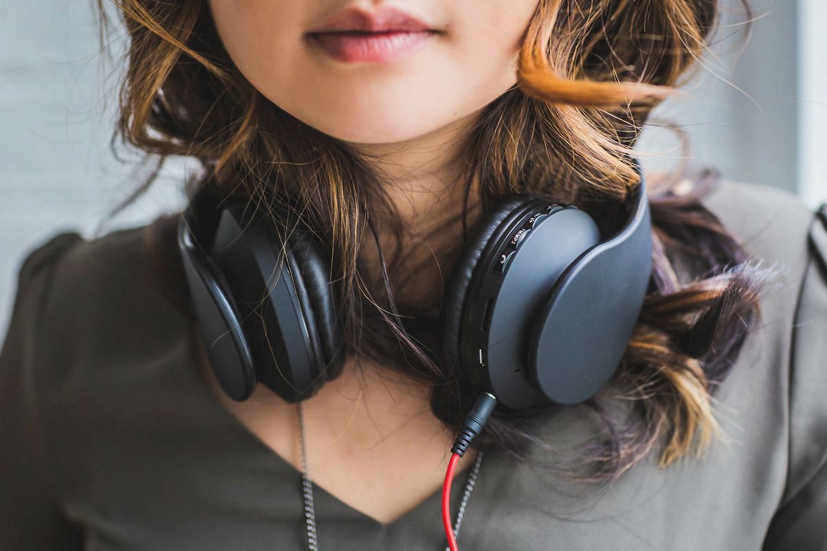 Почему люди слушают музыку онлайн: основные причины