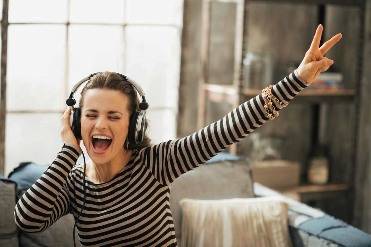 Почему люди слушают музыку онлайн: основные причины
